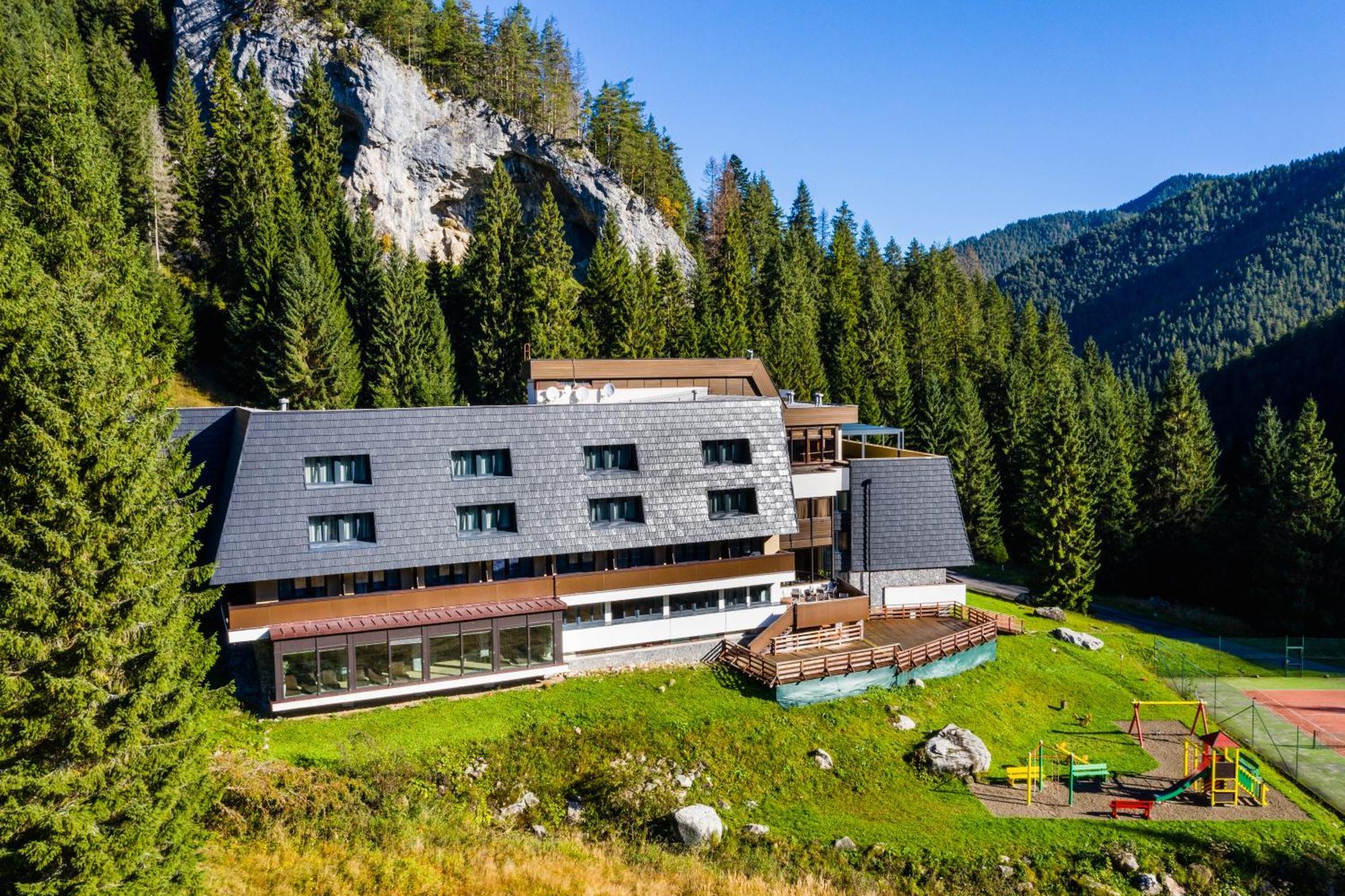 Wellness Hotel Repiska デマノブスカ・ドリーナ エクステリア 写真