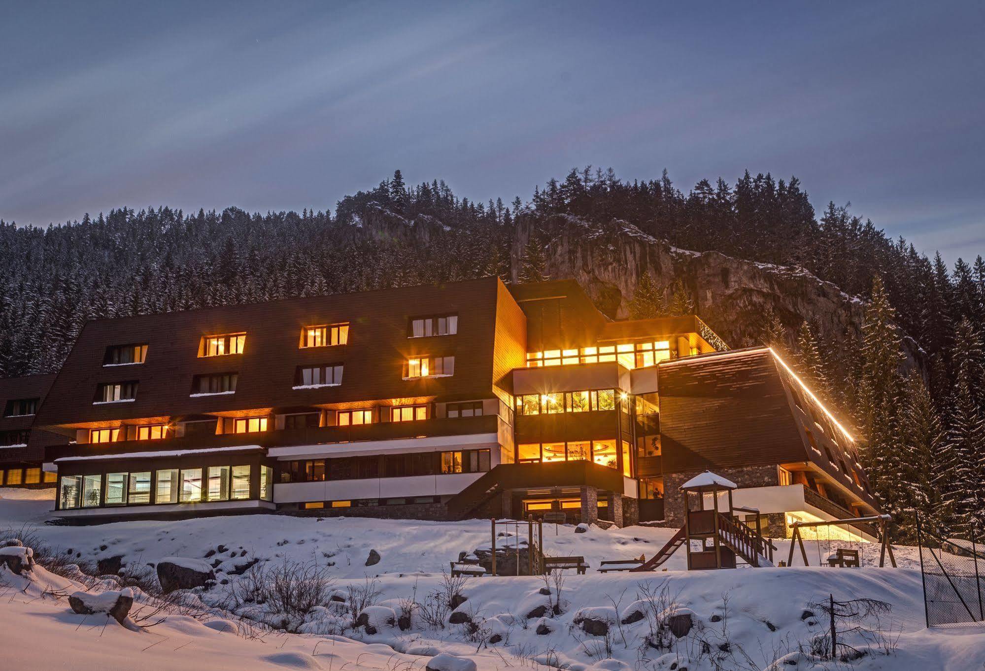 Wellness Hotel Repiska デマノブスカ・ドリーナ エクステリア 写真